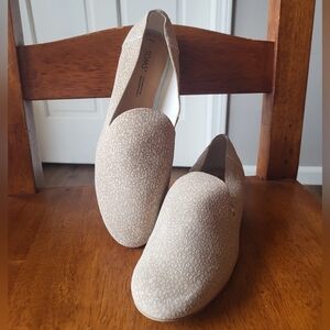 TOMS Women's Tan Slip-On Shoes